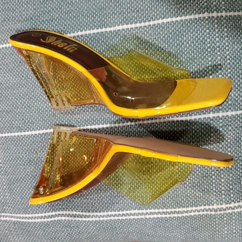 Shoe - Picture 4 of 4